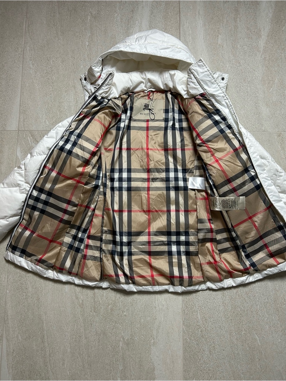 BURBERRY LONDON NOVA CHECK DIAMOND QUILTED DOWN PUFFER SIZE XS - Picture 4 of 14
